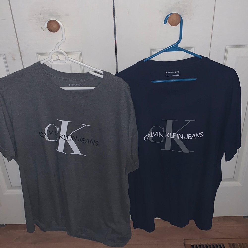 3,XL Calvin Klein T shirts